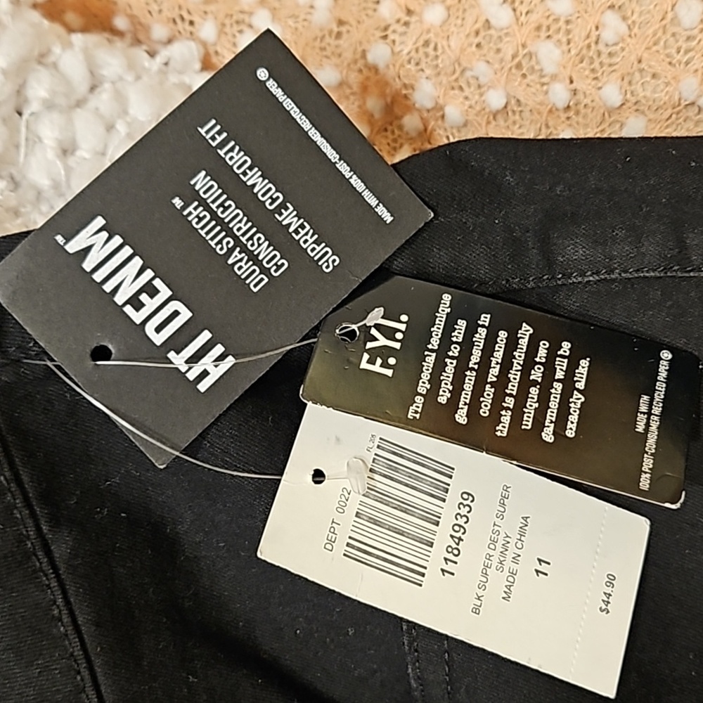 Hot Topic Jeans - Picture 10 of 12